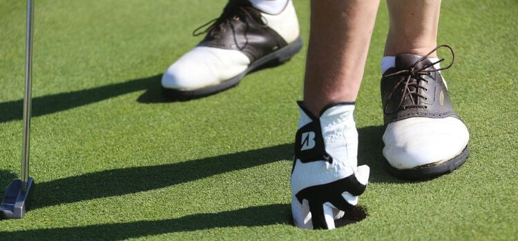 Comparison With Traditional Golf Shoe Brands